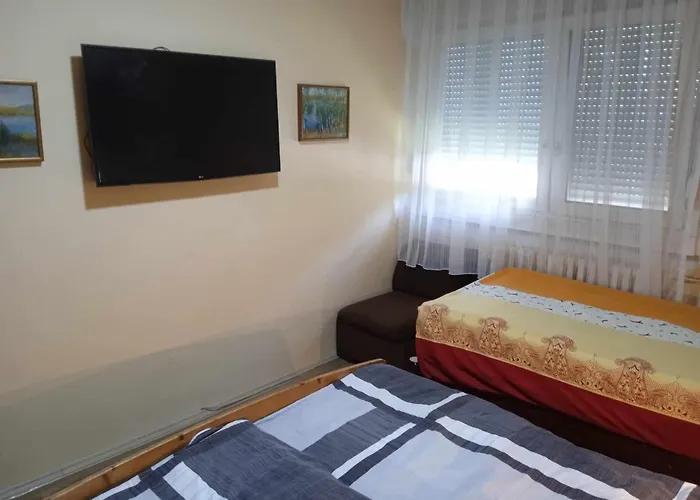 Lux アパート レスコヴァツ